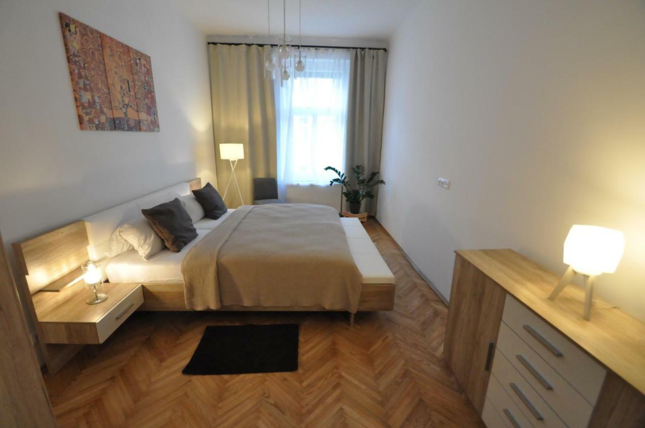 Jirina Appartments Praag Buitenkant foto
