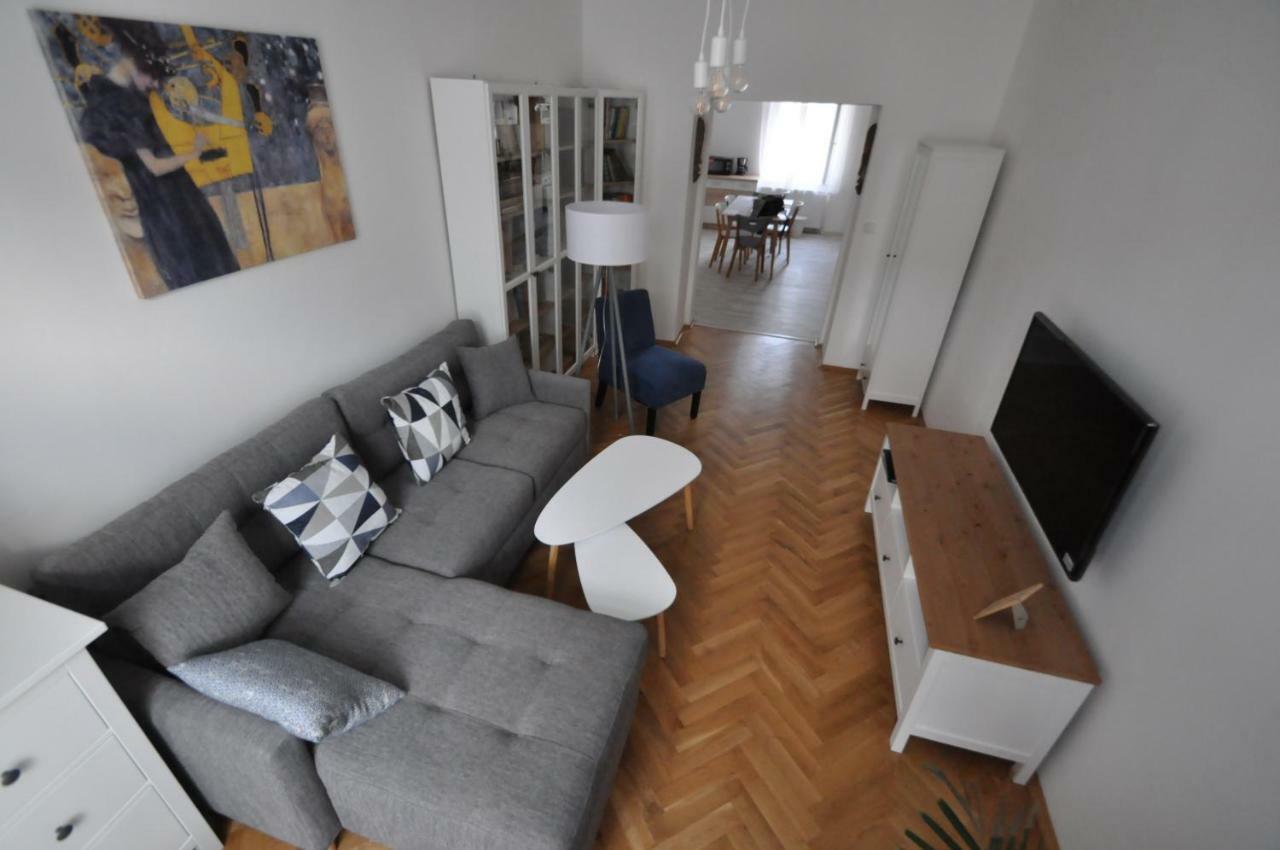 Jirina Appartments Praag Buitenkant foto