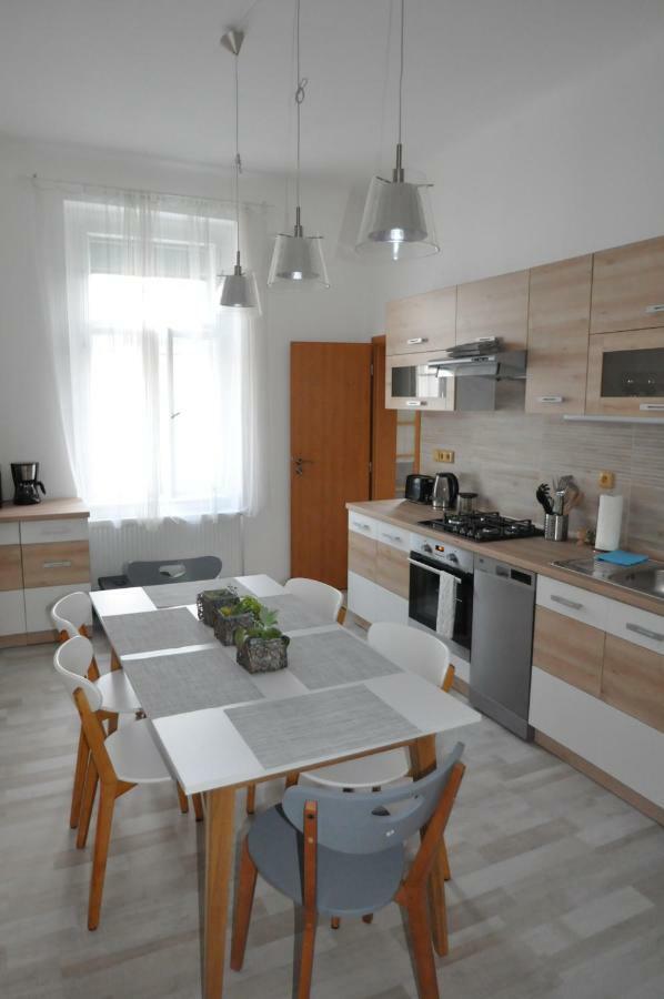 Jirina Appartments Praag Buitenkant foto