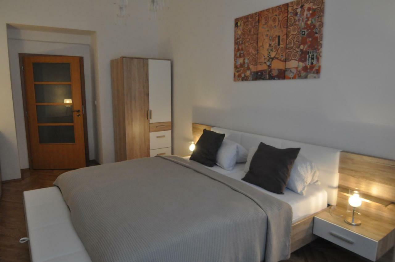 Jirina Appartments Praag Buitenkant foto