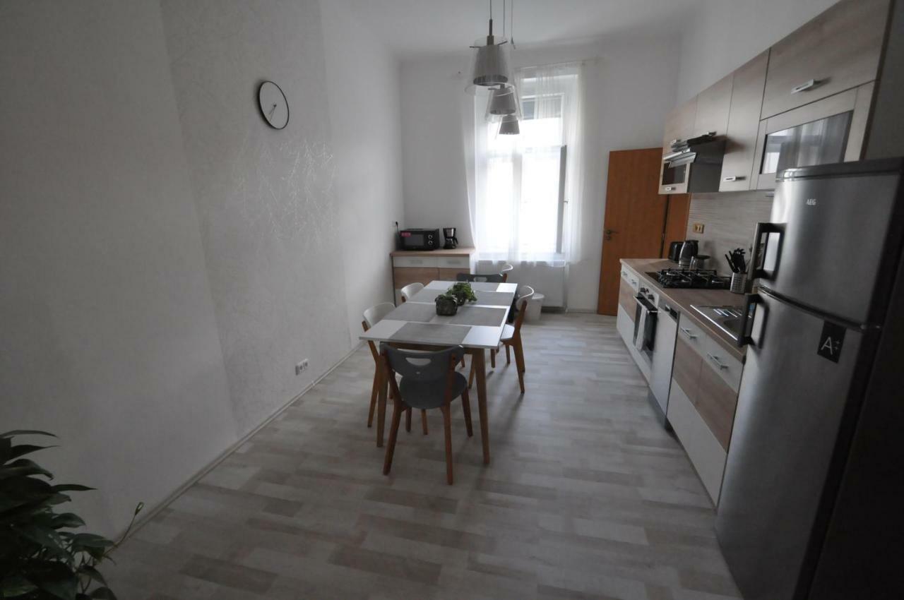 Jirina Appartments Praag Buitenkant foto